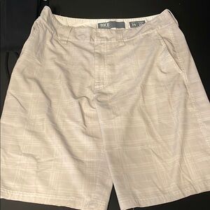 Buckle stretchy shorts